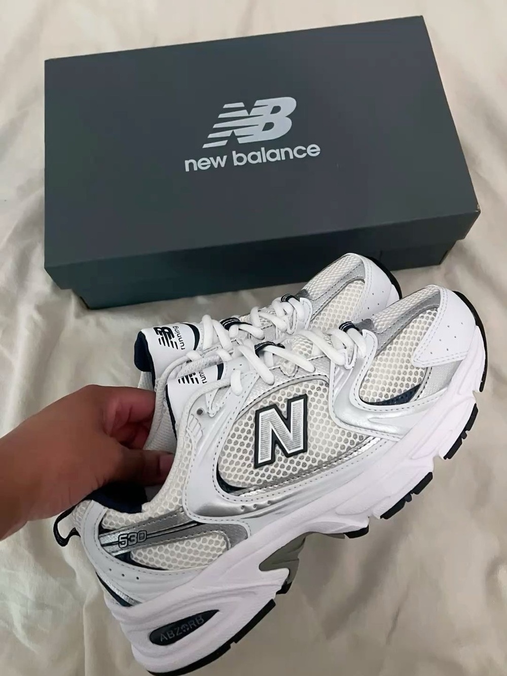 New Balance Men White & Silver Mesh Athletic Sneakers